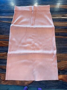 Ribbed Pink Pencil Skirt — Sleek Stretch Knit